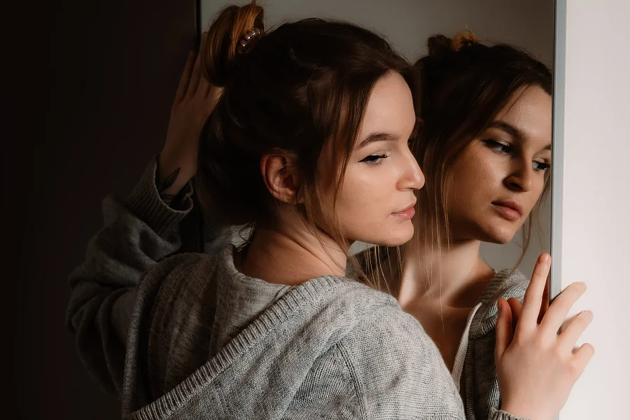 Sofia Thorne Teasing Her Body In Front Of The Mirror