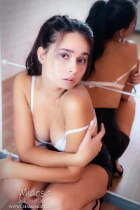 Midesa Wears It Like a Secret