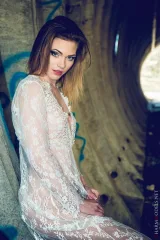 Through the Tunnel with Mia Luna Preview picture 3