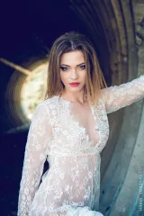 Through the Tunnel with Mia Luna Preview picture 6