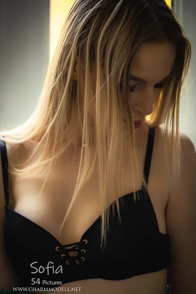 That Arch Belongs to Sofia Thorne Photo Cover