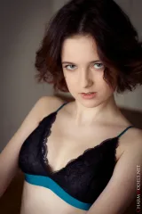 Intimate Chair Poses with Polyna Preview picture 2