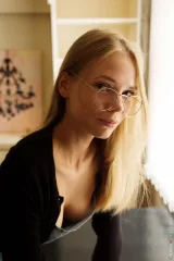 Luise Wixx Undresses the Quiet Office Mood Preview picture 4