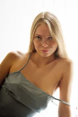 Luise Wixx Undresses the Quiet Office Mood Preview picture 6