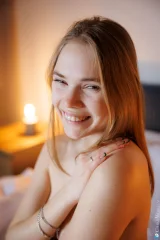 Luise Wixx Rolling Naked Around The Bed Preview picture 6