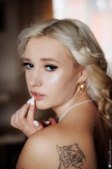 Red Stockings Sultry Boudoir Session With Orellia Preview picture 4