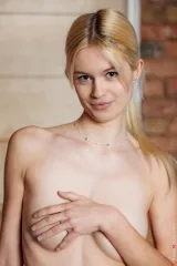 Soft Elegance Amelia Flava Beside The Tub Preview picture 6